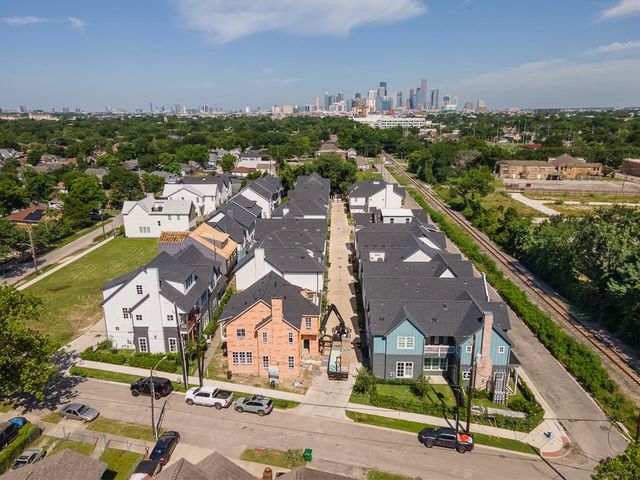 5302 S Capitol, Houston, TX 77023
