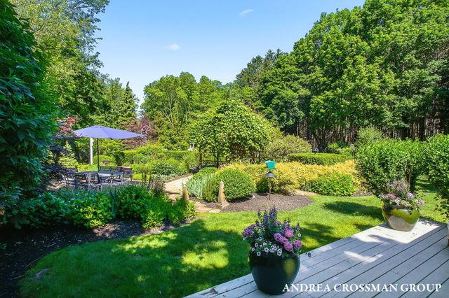2075 Lakeshore Drive, Fennville, MI 49408