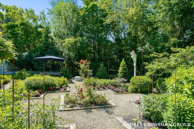 2075 Lakeshore Drive, Fennville, MI 49408