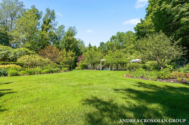 2075 Lakeshore Drive, Fennville, MI 49408