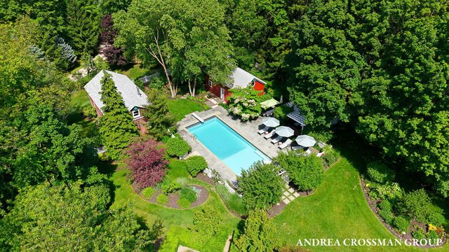 2075 Lakeshore Drive, Fennville, MI 49408