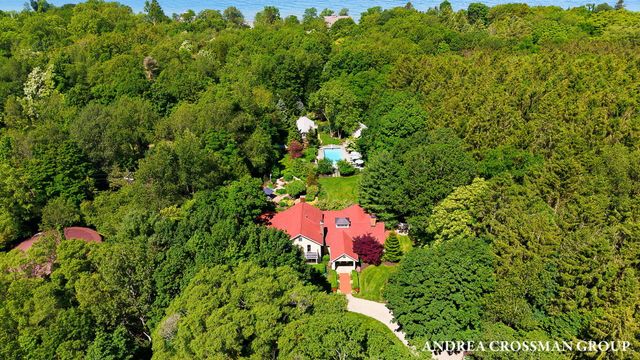 2075 Lakeshore Drive, Fennville, MI 49408