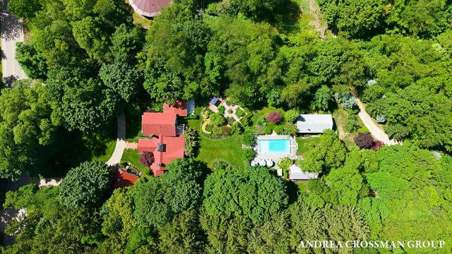 2075 Lakeshore Drive, Fennville, MI 49408
