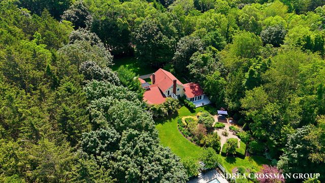 2075 Lakeshore Drive, Fennville, MI 49408