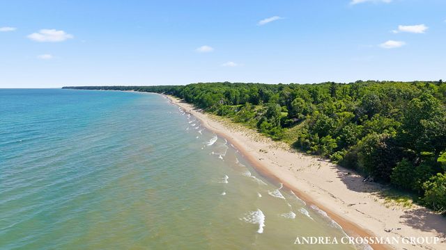 2075 Lakeshore Drive, Fennville, MI 49408