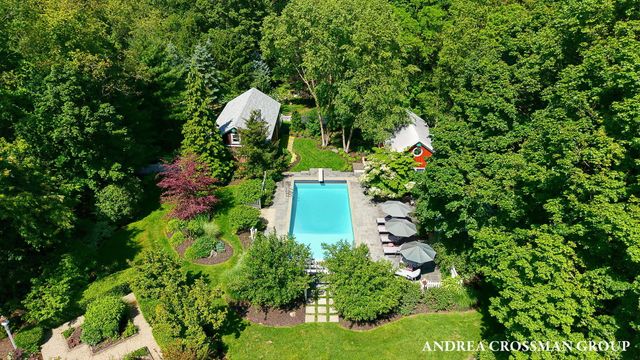 2075 Lakeshore Drive, Fennville, MI 49408