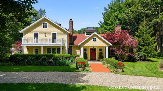 2075 Lakeshore Drive, Fennville, MI 49408