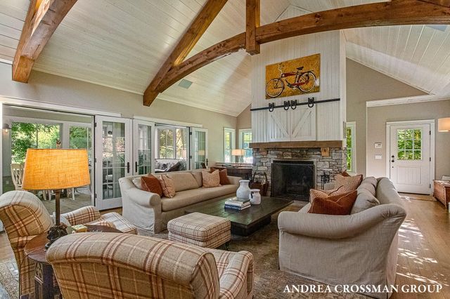 2075 Lakeshore Drive, Fennville, MI 49408