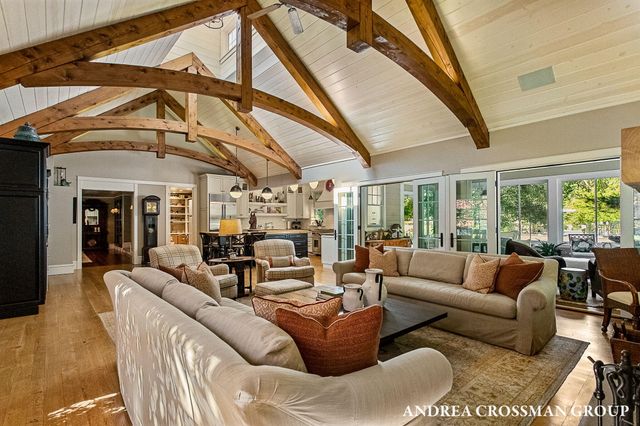 2075 Lakeshore Drive, Fennville, MI 49408