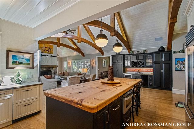 2075 Lakeshore Drive, Fennville, MI 49408