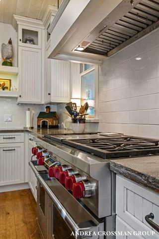 2075 Lakeshore Drive, Fennville, MI 49408