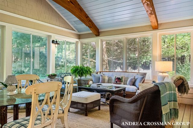 2075 Lakeshore Drive, Fennville, MI 49408