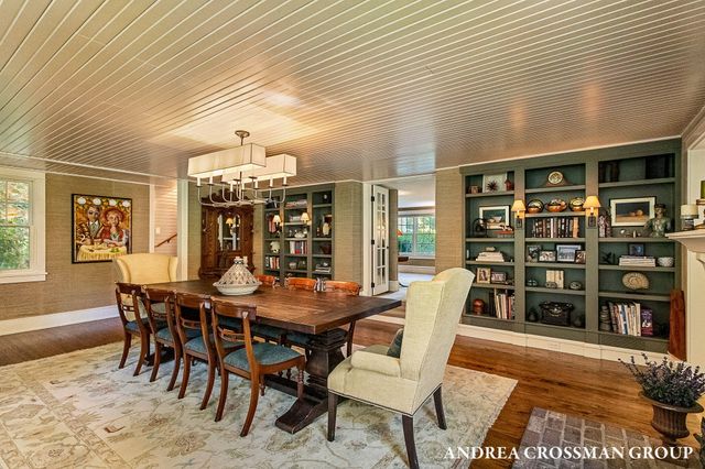 2075 Lakeshore Drive, Fennville, MI 49408
