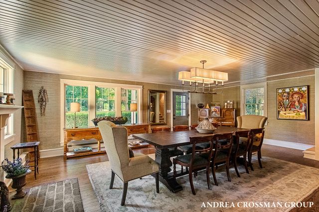 2075 Lakeshore Drive, Fennville, MI 49408