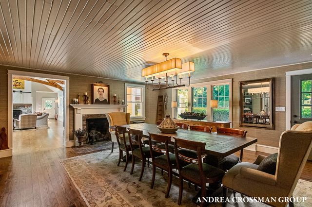 2075 Lakeshore Drive, Fennville, MI 49408