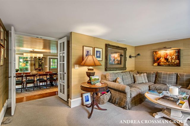 2075 Lakeshore Drive, Fennville, MI 49408