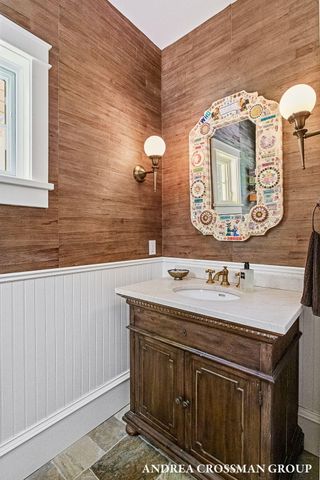2075 Lakeshore Drive, Fennville, MI 49408