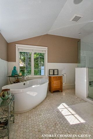 2075 Lakeshore Drive, Fennville, MI 49408