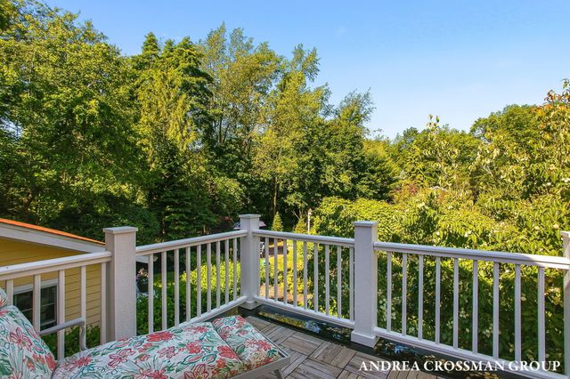 2075 Lakeshore Drive, Fennville, MI 49408