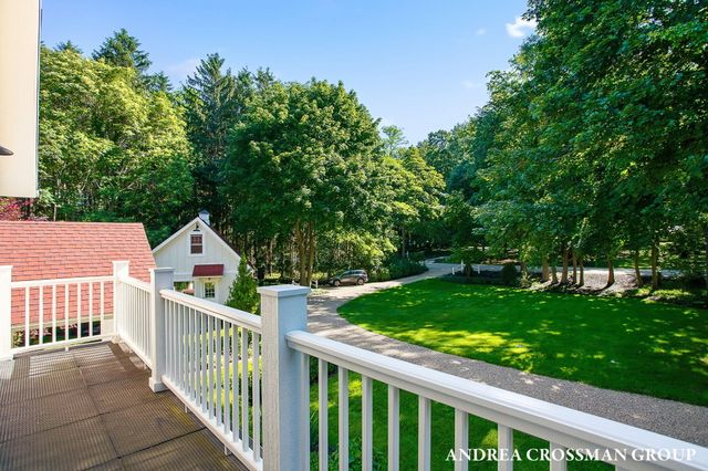 2075 Lakeshore Drive, Fennville, MI 49408