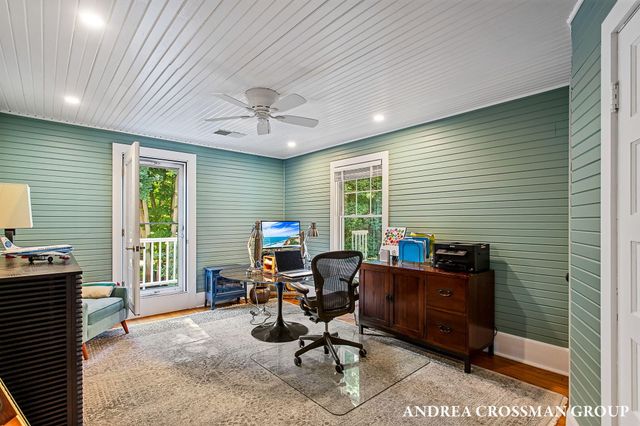 2075 Lakeshore Drive, Fennville, MI 49408