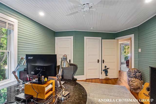 2075 Lakeshore Drive, Fennville, MI 49408