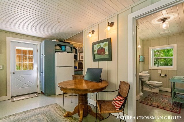 2075 Lakeshore Drive, Fennville, MI 49408