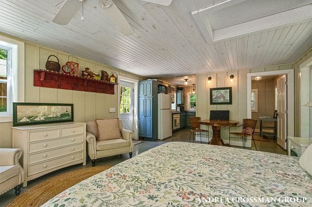 2075 Lakeshore Drive, Fennville, MI 49408