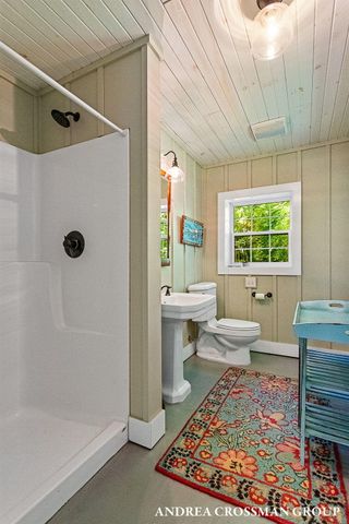 2075 Lakeshore Drive, Fennville, MI 49408