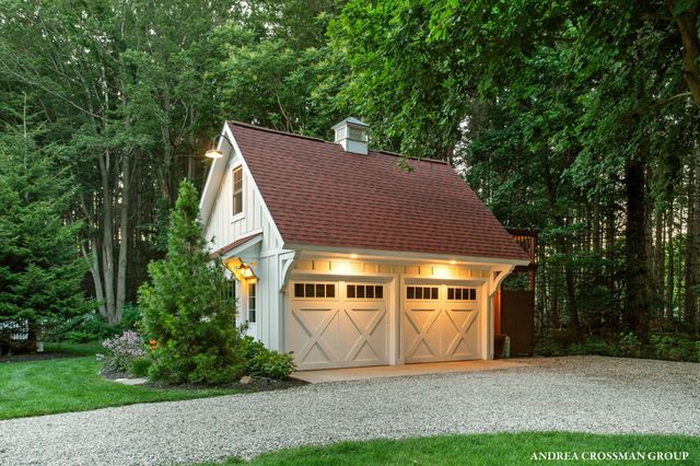 2075 Lakeshore Drive, Fennville, MI 49408