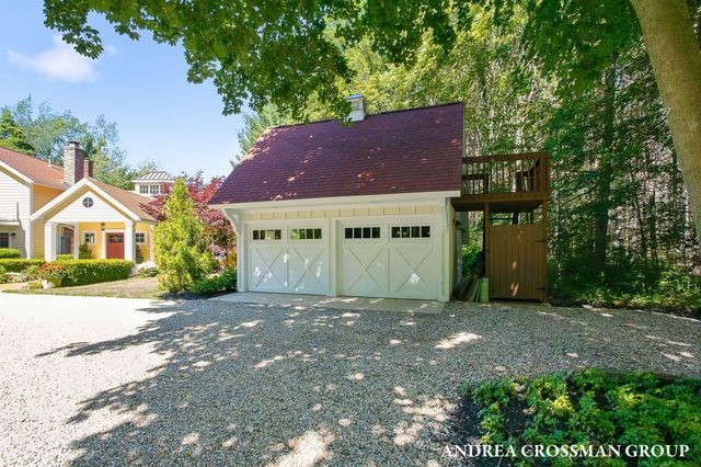 2075 Lakeshore Drive, Fennville, MI 49408