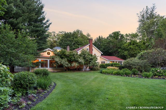 2075 Lakeshore Drive, Fennville, MI 49408