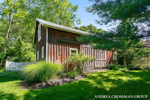 2075 Lakeshore Drive, Fennville, MI 49408