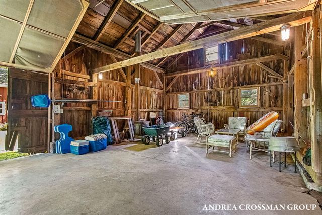 2075 Lakeshore Drive, Fennville, MI 49408