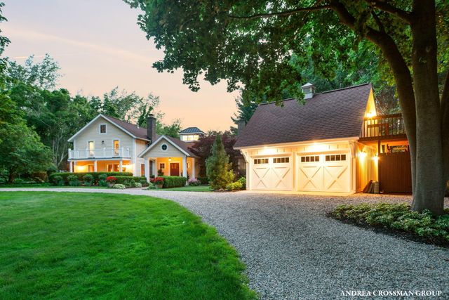 2075 Lakeshore Drive, Fennville, MI 49408