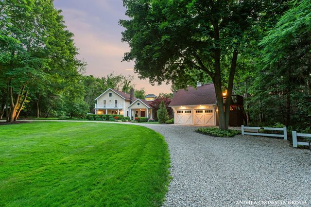 2075 Lakeshore Drive, Fennville, MI 49408