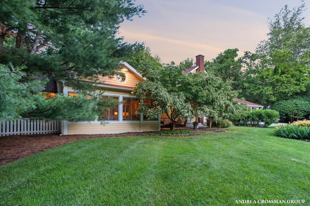 2075 Lakeshore Drive, Fennville, MI 49408