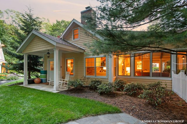 2075 Lakeshore Drive, Fennville, MI 49408