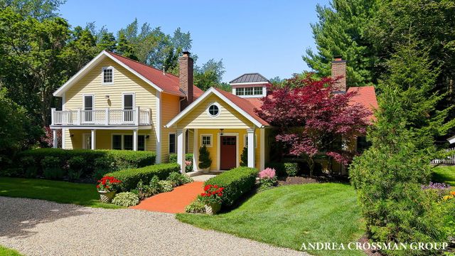 2075 Lakeshore Drive, Fennville, MI 49408