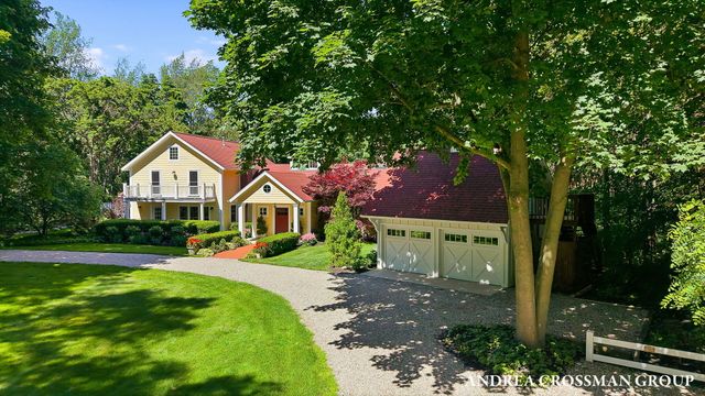 2075 Lakeshore Drive, Fennville, MI 49408