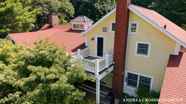 2075 Lakeshore Drive, Fennville, MI 49408