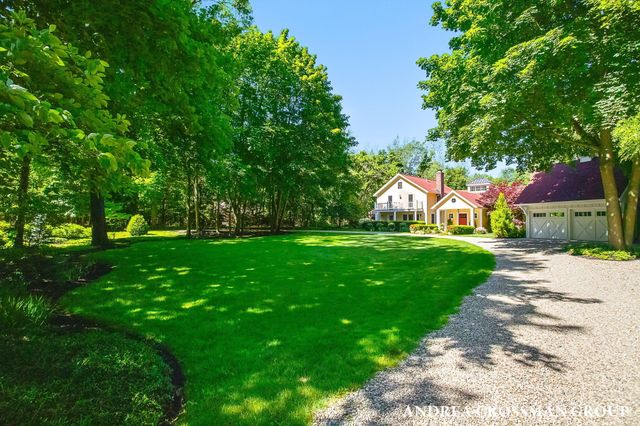 2075 Lakeshore Drive, Fennville, MI 49408
