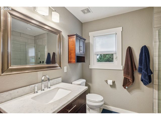 9917 Ne CAMPAIGN St, Portland, OR 97220