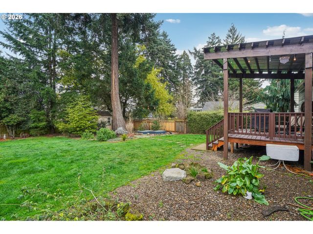 9917 Ne CAMPAIGN St, Portland, OR 97220
