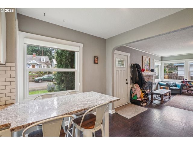 9917 Ne CAMPAIGN St, Portland, OR 97220