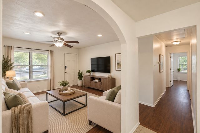 809 Helen Drive, Bedford, TX 76022