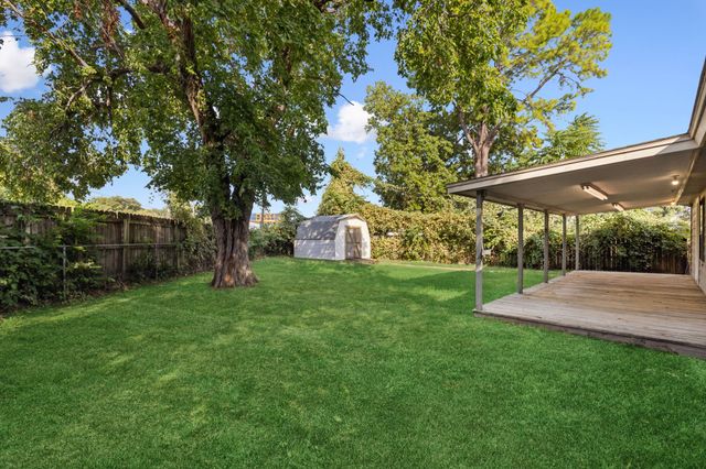 809 Helen Drive, Bedford, TX 76022