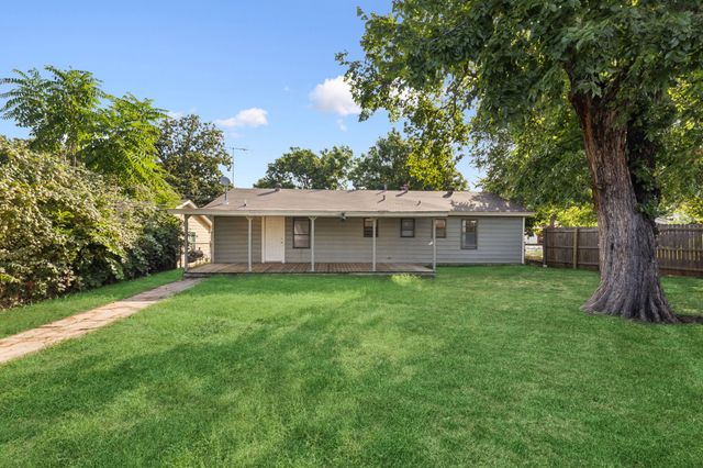 809 Helen Drive, Bedford, TX 76022