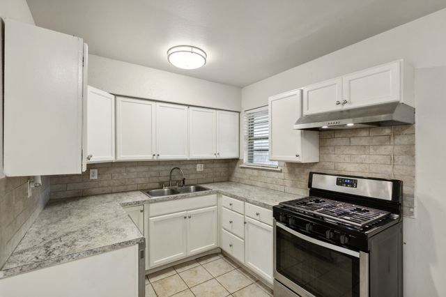 809 Helen Drive, Bedford, TX 76022