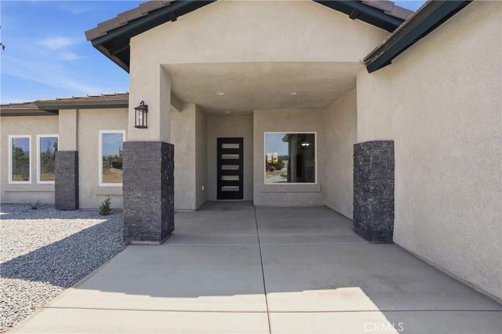Image 10 of property listing at 22819 Little Beaver Road, Apple Valley, CA 92308